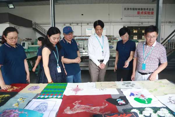 中國服裝協(xié)會(huì)一行人參觀寶盈6.jpg